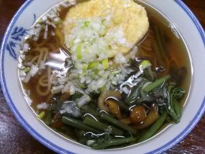 市川駅南口の鈴家のサツマイモ天ぷらと山菜の蕎麦